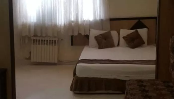 سفربازی - اتاق دبل هتل آپارتمان اوستا مشهد